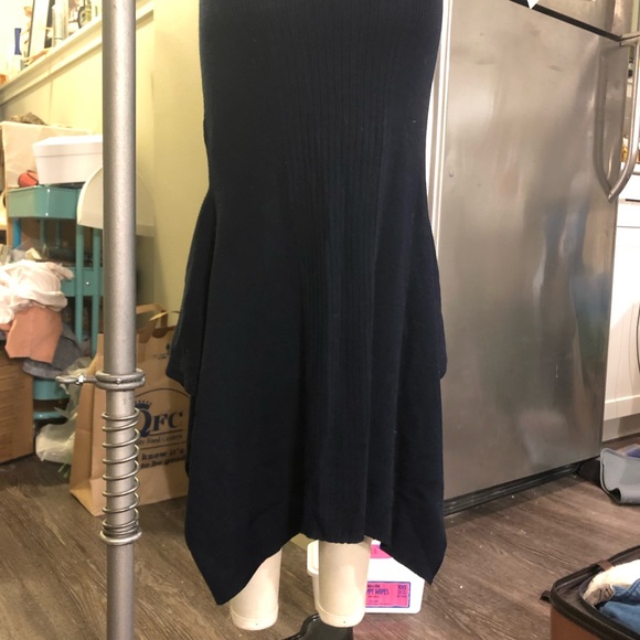 Asymmetrical knit dress, open low back - Picture 5 of 7